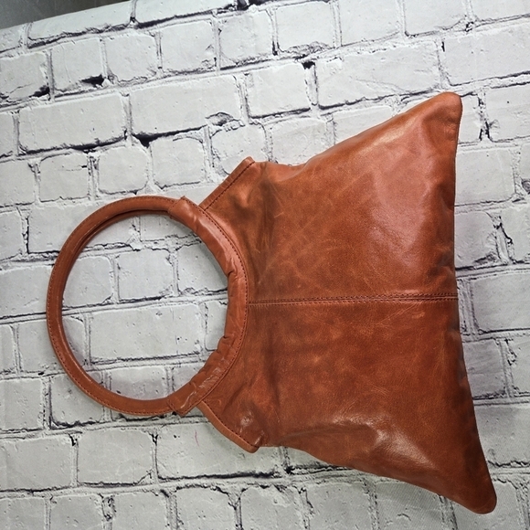 Cydwoq Ny tangerine glazed leather circle ring handle handbag purse - Picture 6 of 7